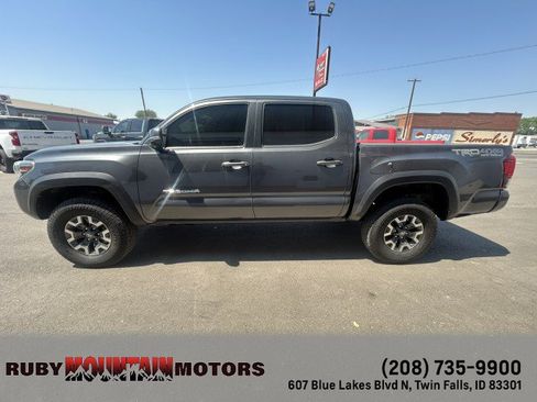 Used 2018 Toyota Tacoma TRD Off-Road w/ Technology Package AWD/4WD image 16