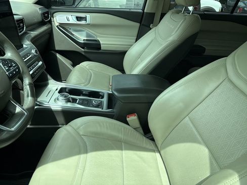 Used 2020 Ford Explorer Platinum w/ Premium Technology Package image 7