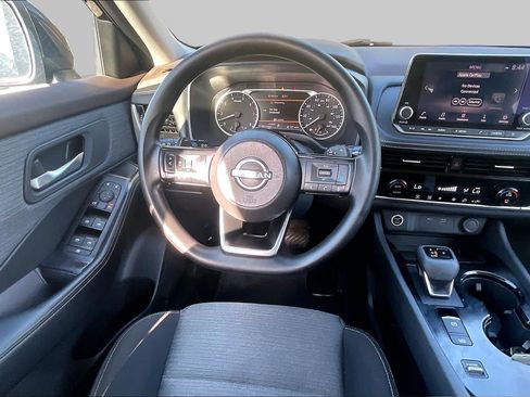 Used 2022 Nissan Rogue SV FWD image 6