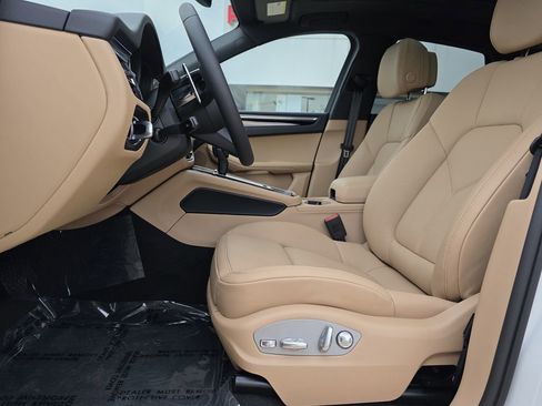 Used 2026 Porsche Macan AWD/4WD image 22