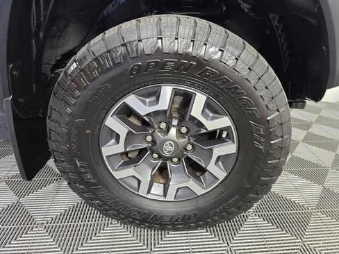 Used 2018 Toyota Tacoma TRD Off-Road AWD/4WD image 9