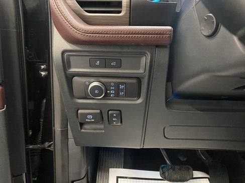 Used 2022 Ford Expedition Limited image 28