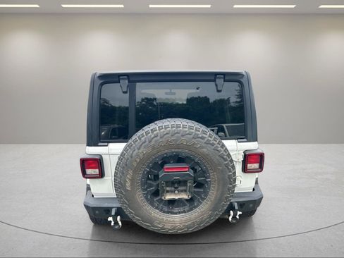 Used 2019 Jeep Wrangler Unlimited Sahara AWD/4WD image 9
