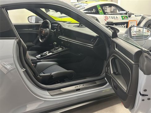 Used 2023 Porsche 911 GT3 RWD image 18