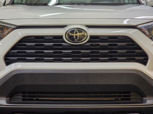 Used 2020 Toyota RAV4 XLE image 14