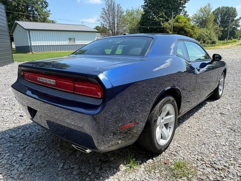 Used 2014 Dodge Challenger SXT RWD image 5