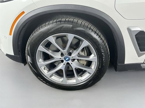 Used 2025 BMW X5 xDrive50e w/ Premium Package image 31