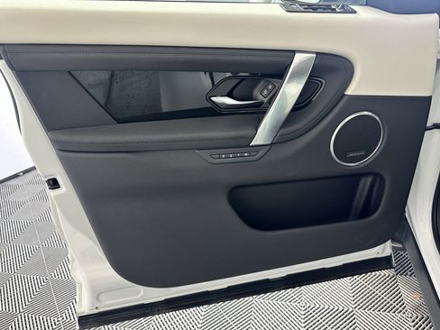 Certified 2025 Land Rover Discovery Sport S image 10