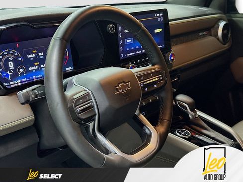Used 2025 Chevrolet Colorado ZR2 w/ Technology Package AWD/4WD image 14