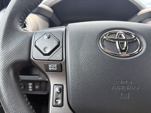 Used 2019 Toyota Tacoma TRD Off-Road AWD/4WD image 9