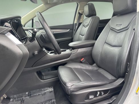 Used 2018 Cadillac XT5 Luxury w/ Driver Awareness Package image 13