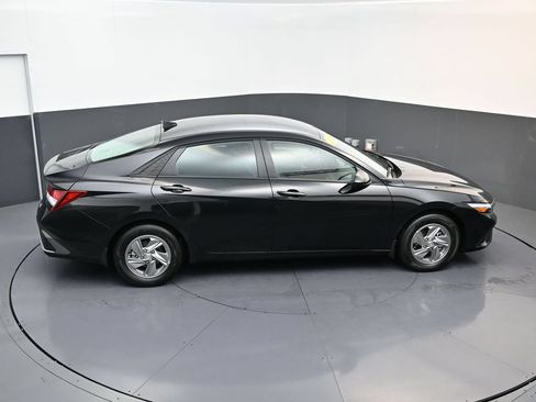 Used 2026 Hyundai Elantra SE FWD image 14