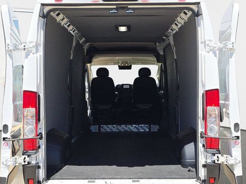 Used 2025 RAM ProMaster 2500 w/ Convenience Group FWD image 14
