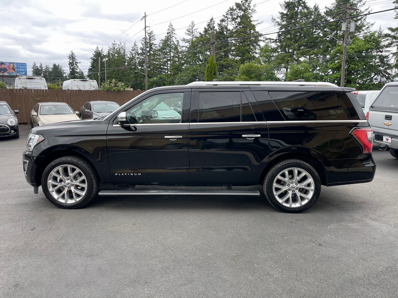 Used 2018 Ford Expedition Max Platinum AWD/4WD image 4