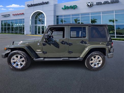 Used 2015 Jeep Wrangler Unlimited Sahara w/ Connectivity Group image 4