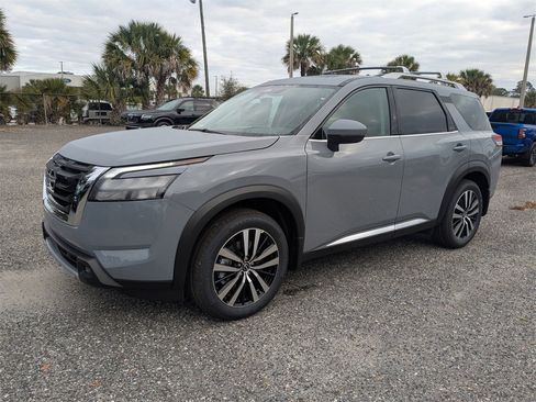 New 2025 Nissan Pathfinder Platinum w/ Cargo Package image 8