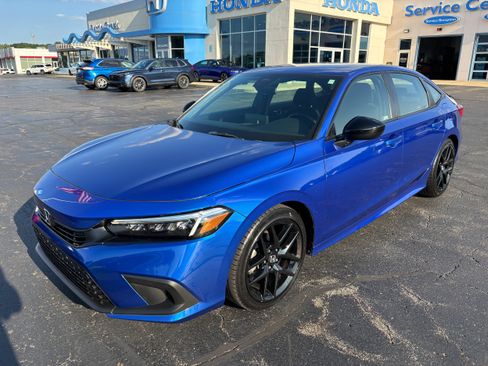 Used 2023 Honda Civic Sport image 2