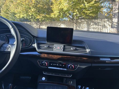 Used 2020 Audi Q5 2.0T Premium w/ Convenience Package image 13