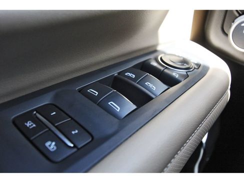 Used 2022 Chevrolet Tahoe Premier w/ Premium Package RWD image 20