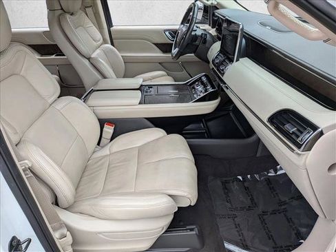 Used 2020 Lincoln Navigator Reserve image 22