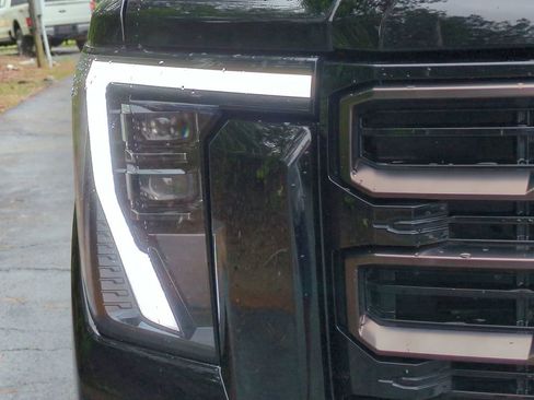 Used 2024 GMC Sierra 2500 AT4X w/ AT4X AEV Edition AWD/4WD image 13