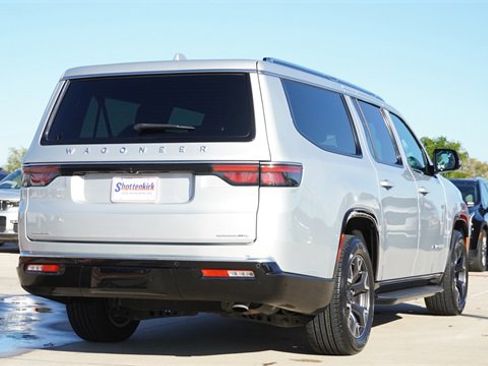 Used 2023 Jeep Wagoneer L Series III w/ Preferred Equipment Group image 9