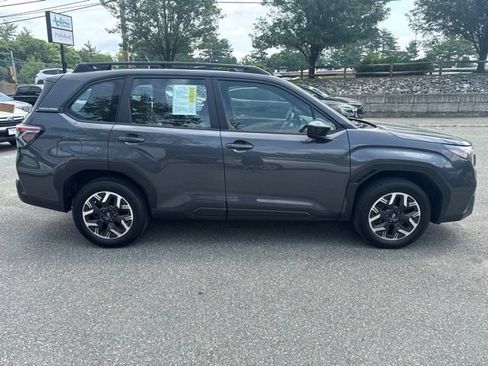 Used 2025 Subaru Forester AWD/4WD image 2