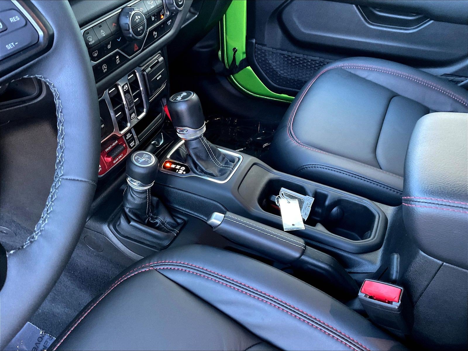 Used 2025 Jeep Wrangler Unlimited Rubicon AWD/4WD image 18