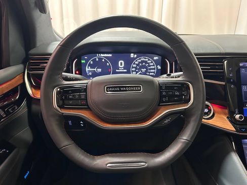 Used 2024 Jeep Grand Wagoneer Series III AWD/4WD image 10