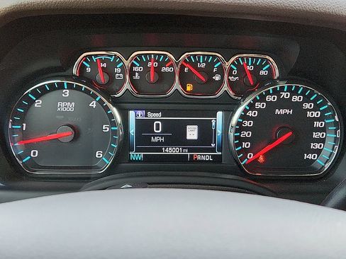 Used 2018 Chevrolet Suburban LT w/ LT Signature Package AWD/4WD image 10