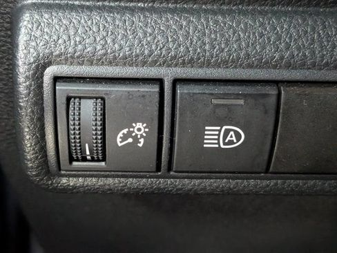 Used 2020 Toyota Corolla LE FWD image 21