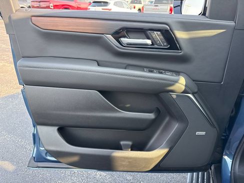 New 2026 GMC Yukon Denali w/ Sun & Power Step Package AWD/4WD image 13