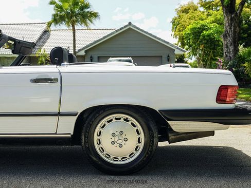 Used 1987 Mercedes-Benz 560 SL image 5