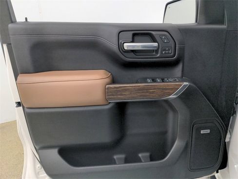 Used 2019 Chevrolet Silverado 1500 High Country image 37