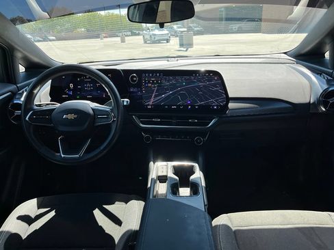 Used 2026 Chevrolet Equinox EV LT FWD image 12
