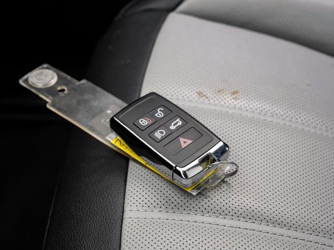 Used 2024 Land Rover Range Rover Evoque Dynamic SE image 63