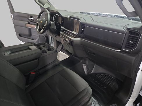 New 2026 Chevrolet Silverado 3500 LT image 9