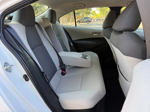 Used 2021 Toyota Corolla LE FWD image 20