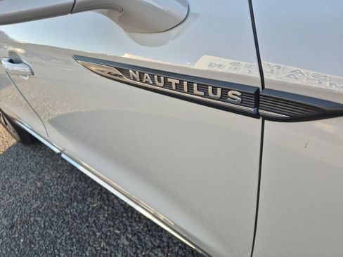 Used 2023 Lincoln Nautilus AWD w/ Premium Package image 15