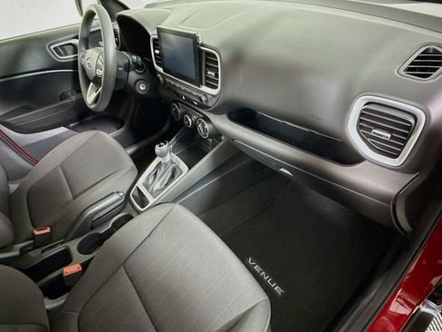 Certified 2022 Hyundai Venue SE image 28