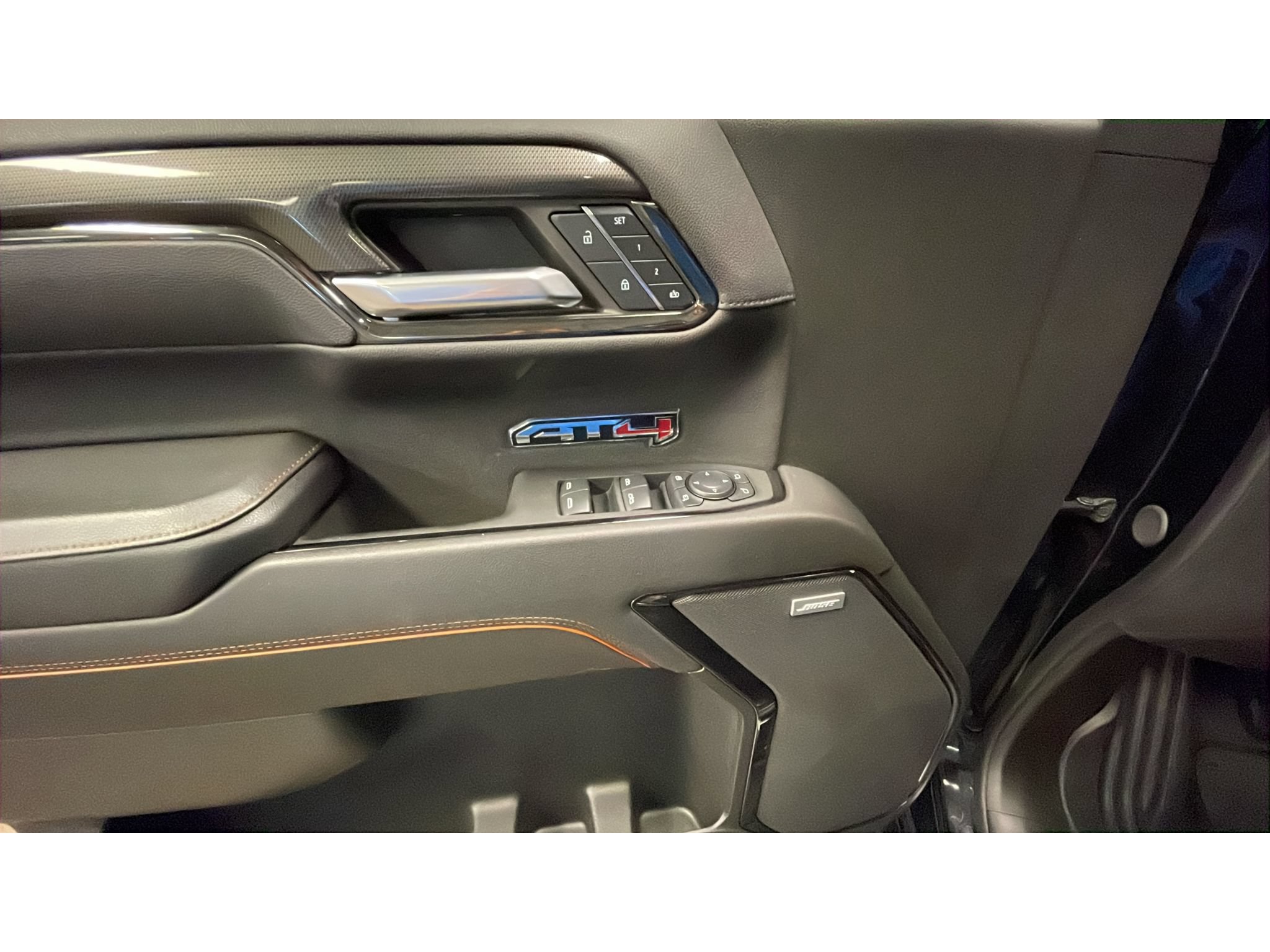 Used 2024 GMC Sierra 1500 AT4 w/ Technology Package AWD/4WD image 9