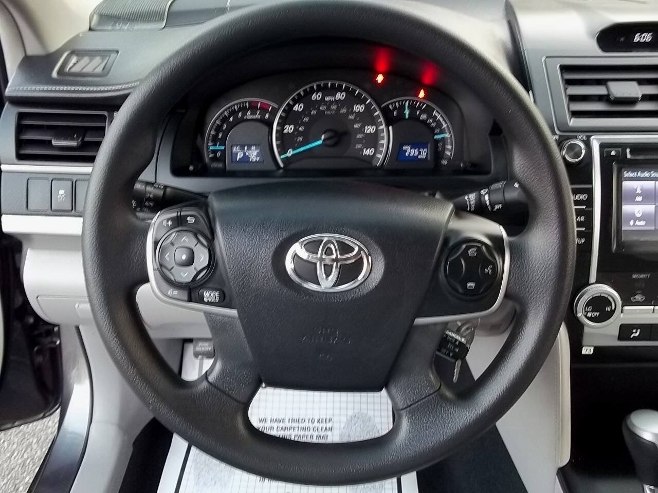Used 2014 Toyota Camry LE FWD image 19
