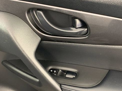 Used 2020 Nissan Rogue S image 39