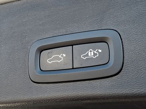 Used 2023 Volvo XC40 B5 Plus w/ Driver Assist Package image 28