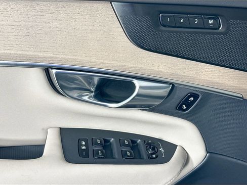 New 2025 Volvo XC90 T8 Plus w/ Protection Package Premier image 18
