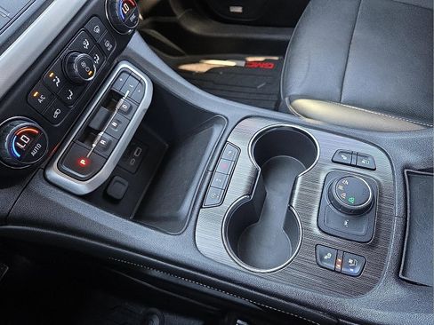 Used 2021 GMC Acadia SLT w/ Premium Package image 25