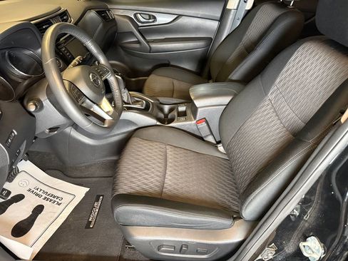 Used 2018 Nissan Rogue SV w/ Premium Package AWD/4WD image 20