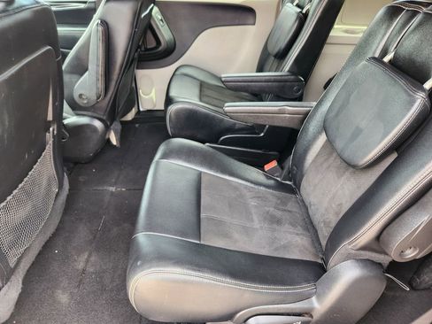 Used 2019 Dodge Grand Caravan SXT FWD image 27