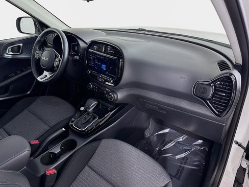 Certified 2025 Kia Soul EX image 29