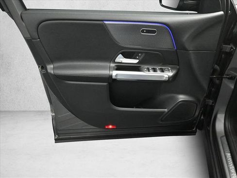 Certified 2022 Mercedes-Benz GLB 250 4MATIC image 19